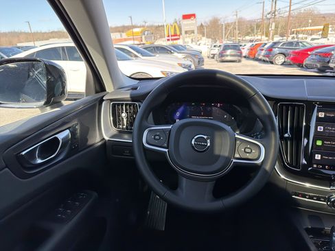 Certified 2025 Volvo XC60 B5 Core AWD/4WD image 9