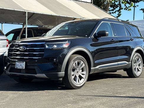 Used 2026 Ford Explorer Active w/ Active Comfort Package AWD/4WD image 8