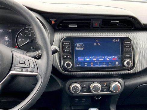 Used 2023 Nissan Kicks SV image 9