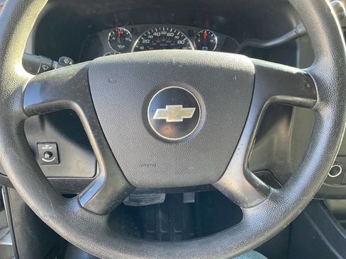 Used 2009 Chevrolet Express 2500 image 22