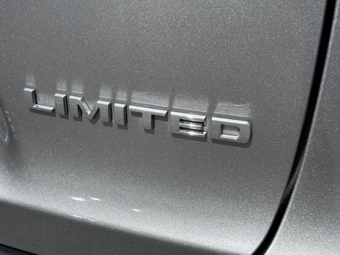 Used 2020 Jeep Cherokee Limited image 12