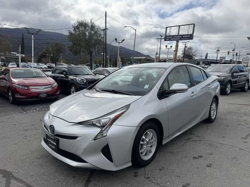 Used 2018 Toyota Prius Two image 3