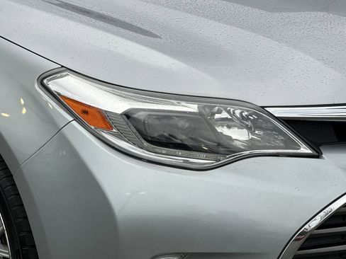 Used 2018 Toyota Avalon Limited image 10