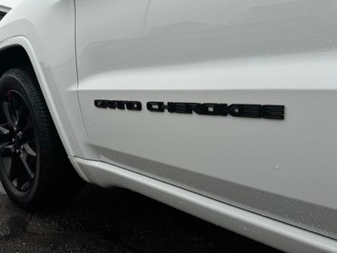 Used 2020 Jeep Grand Cherokee Altitude image 2