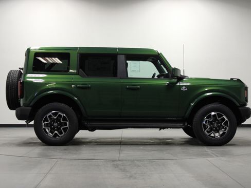 New 2025 Ford Bronco Outer Banks image 3