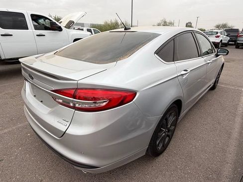 Used 2018 Ford Fusion SE w/ Equipment Group 201A FWD image 4