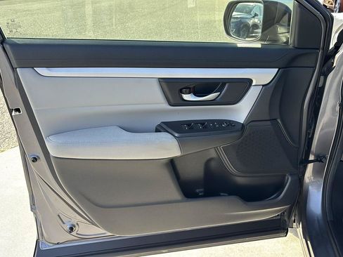 Used 2017 Honda CR-V LX image 19