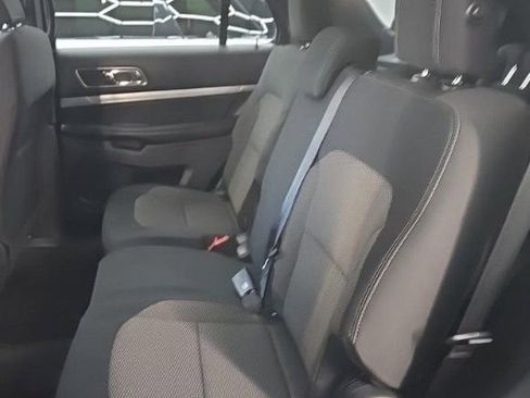 Used 2018 Ford Explorer XLT w/ Equipment Group 201A image 8