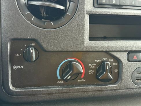 Used 2022 Ford E-350 and Econoline 350 Super Duty RWD image 28