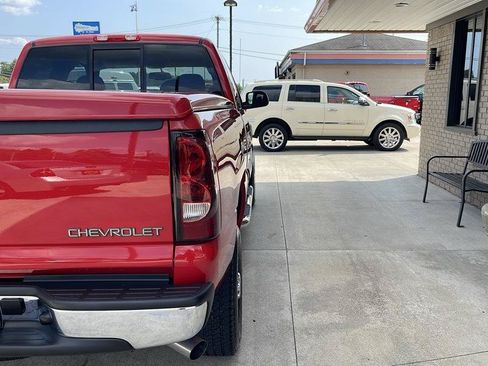 Used 2005 Chevrolet Silverado 2500 LS AWD/4WD image 11