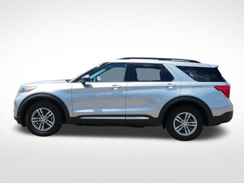 Used 2022 Ford Explorer XLT AWD/4WD image 6