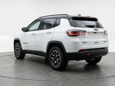 Used 2025 Jeep Compass Trailhawk AWD/4WD image 6