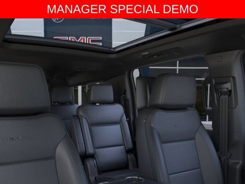 Used 2026 GMC Yukon XL Denali w/ Denali Reserve Package AWD/4WD image 24