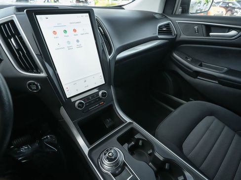 Used 2023 Ford Edge SE image 10