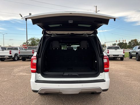 Used 2020 Ford Expedition XLT w/ Equipment Group 202A AWD/4WD image 8