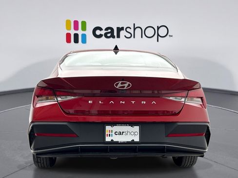 Used 2024 Hyundai Elantra SEL image 4