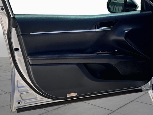 Used 2020 Toyota Camry XSE FWD image 20