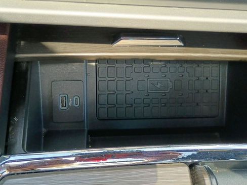 Used 2024 Ford Expedition Limited AWD/4WD image 18