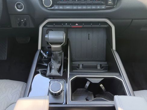 Used 2022 Toyota Tundra Limited RWD image 3
