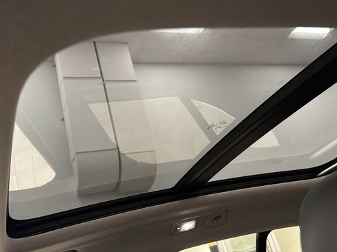 Certified 2025 Volvo XC40 B5 Plus image 25