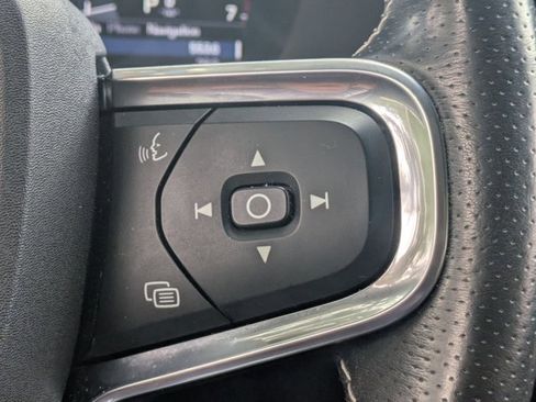 Used 2021 Volvo XC40 T5 R-Design image 12