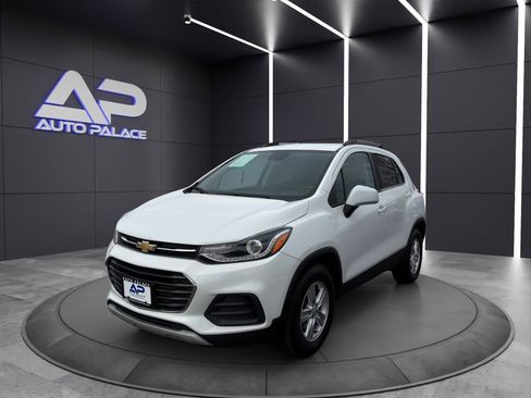 Used 2022 Chevrolet Trax LT w/ Driver Confidence Package image 1
