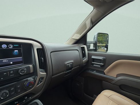 Used 2019 GMC Sierra 2500 Denali AWD/4WD image 15