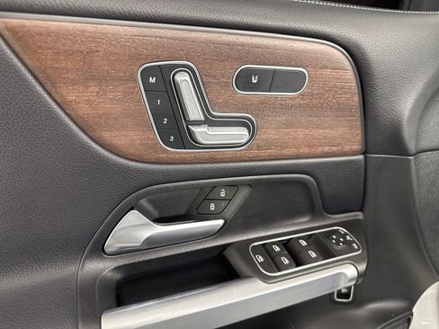 Used 2023 Mercedes-Benz GLB 250 4MATIC image 17