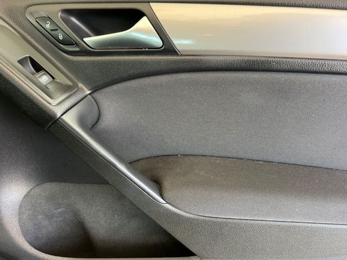 Used 2013 Volkswagen Golf 4-Door FWD image 19