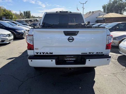 Used 2018 Nissan Titan SV w/ SV Convenience Package image 7