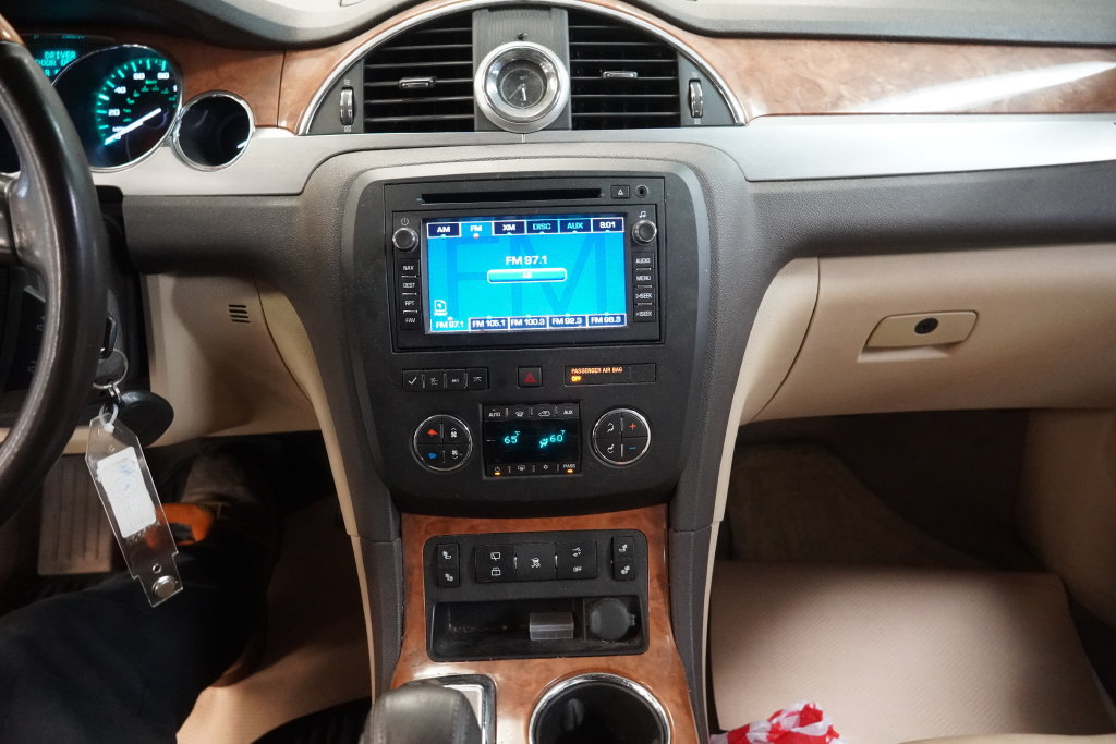 Used 2008 Buick Enclave CXL w/ Entertainment Package #3 FWD image 16