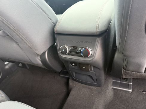 Used 2025 Ford Explorer Active image 40