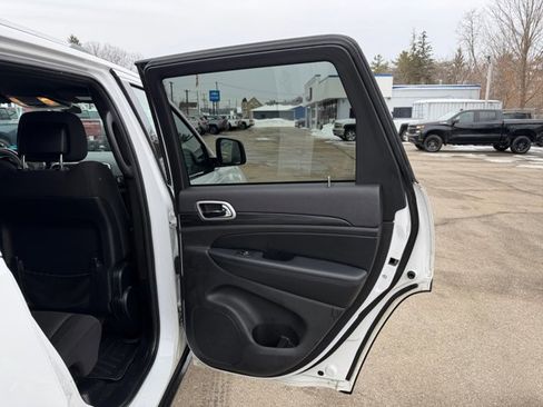 Used 2020 Jeep Grand Cherokee Laredo image 25