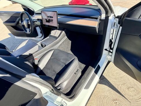 Used 2023 Tesla Model Y AWD image 27