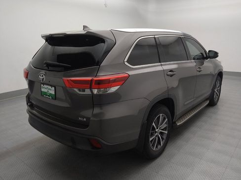Used 2019 Toyota Highlander XLE FWD image 9