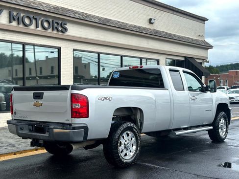 Used 2011 Chevrolet Silverado 3500 LTZ image 3