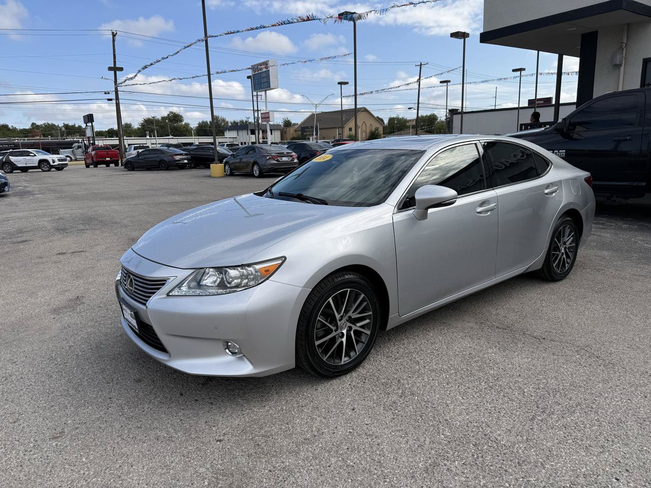Used 2014 Lexus ES 350 w/ Luxury Package FWD image 2