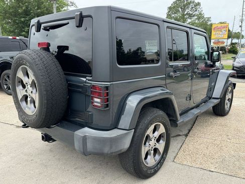 Used 2016 Jeep Wrangler Unlimited Sahara w/ Max Tow Package AWD/4WD image 5