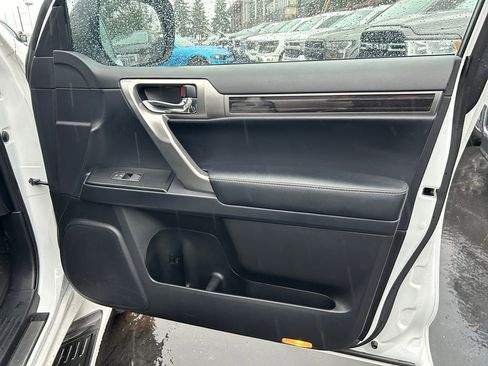 Used 2022 Lexus GX 460 Premium w/ Premium Package image 25