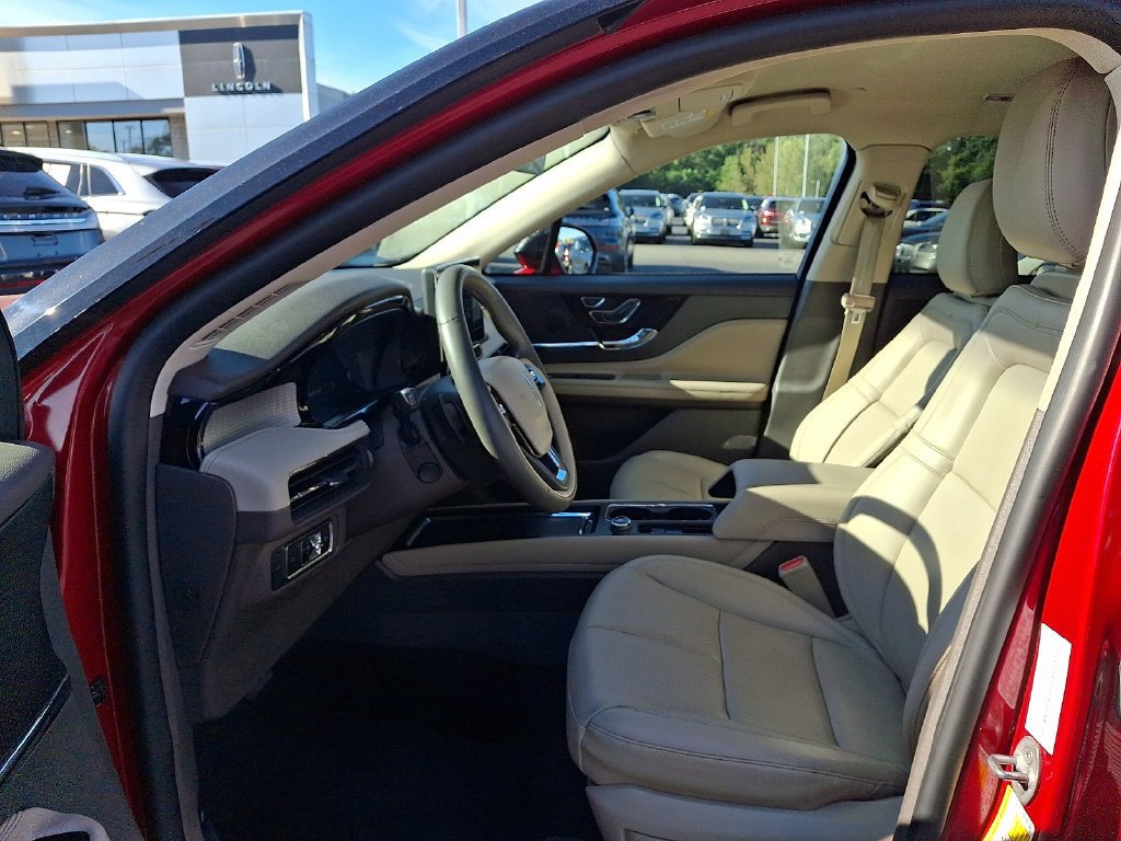 Certified 2023 Lincoln Corsair AWD w/ Equipment Group 101A image 13