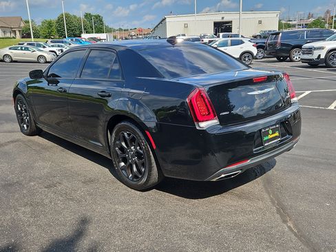 Used 2019 Chrysler 300 Touring w/ Sport Appearance Package AWD/4WD image 3