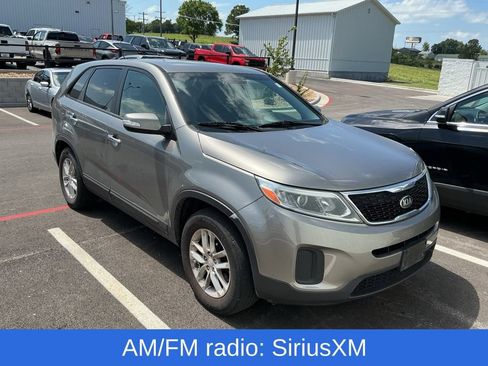 Used 2015 Kia Sorento LX FWD image 2