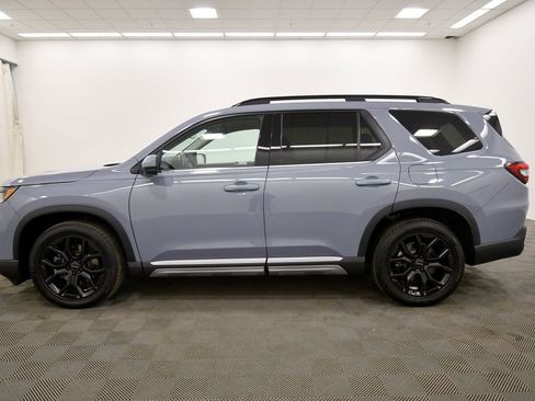 Used 2025 Honda Pilot Touring image 4