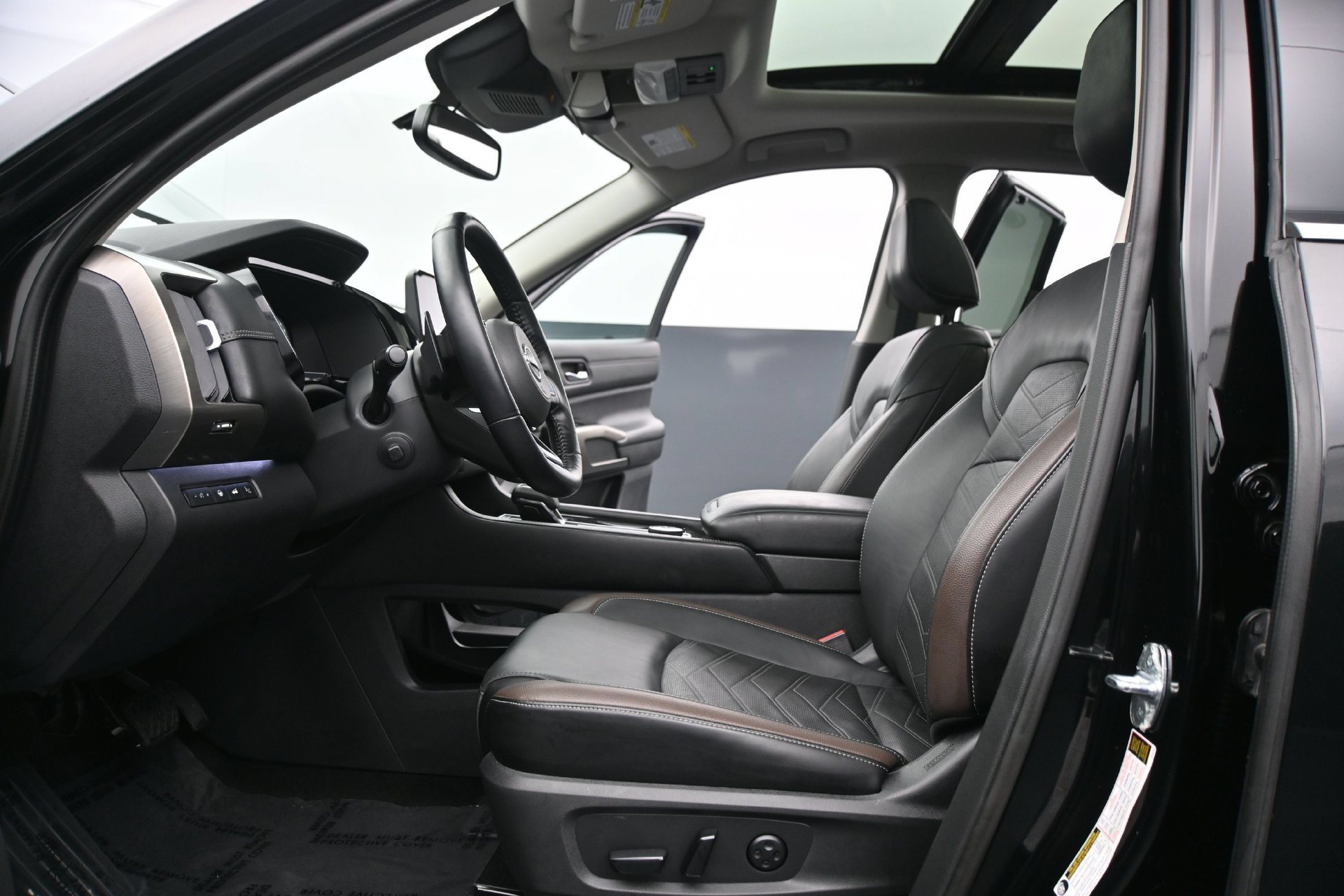 Used 2022 Nissan Pathfinder Platinum AWD/4WD image 21