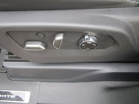 New 2026 GMC Yukon AT4 Ultimate w/ LPO, Floor Liner Package AWD/4WD image 28