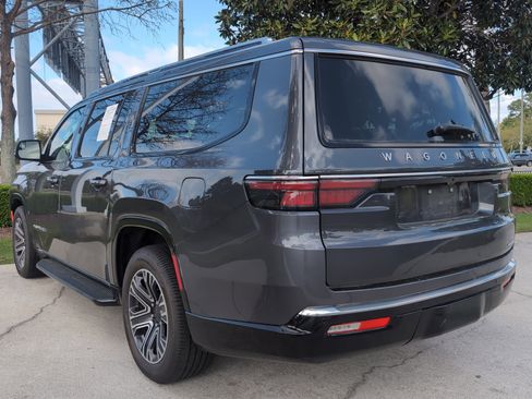 Used 2024 Jeep Wagoneer L Series II w/ Flexible Seating Group image 8