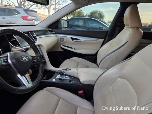 Used 2019 INFINITI QX50 Essential w/ Premium Audio Package image 4