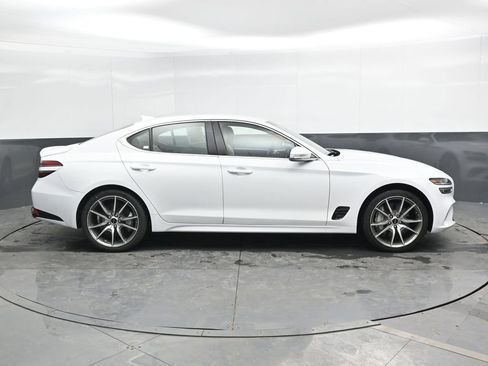 Used 2024 Genesis G70 2.5T image 4