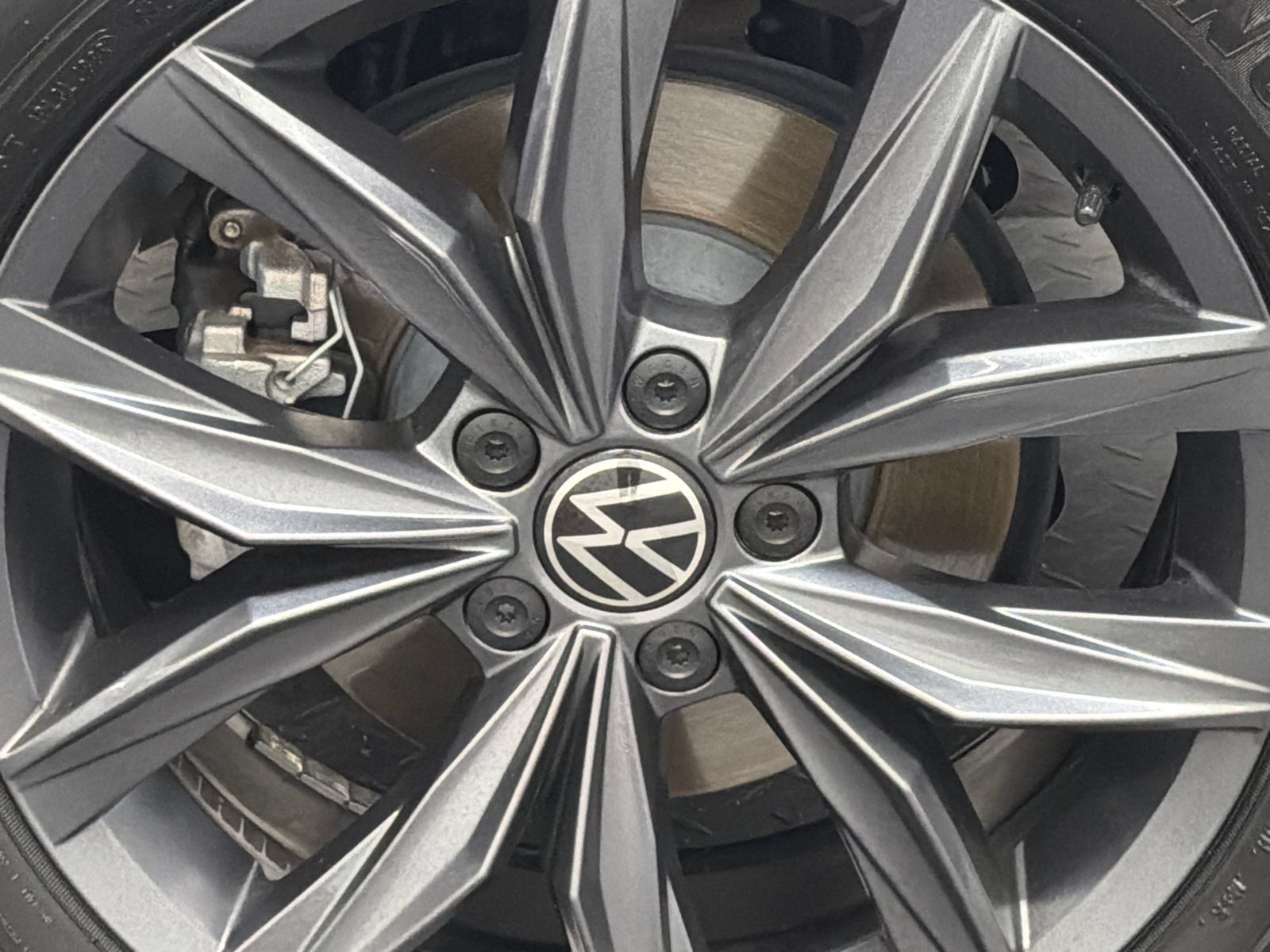 Used 2023 Volkswagen Tiguan SE FWD image 5