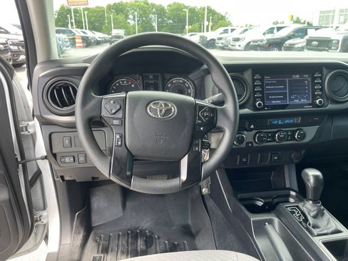 Used 2022 Toyota Tacoma SR AWD/4WD image 17
